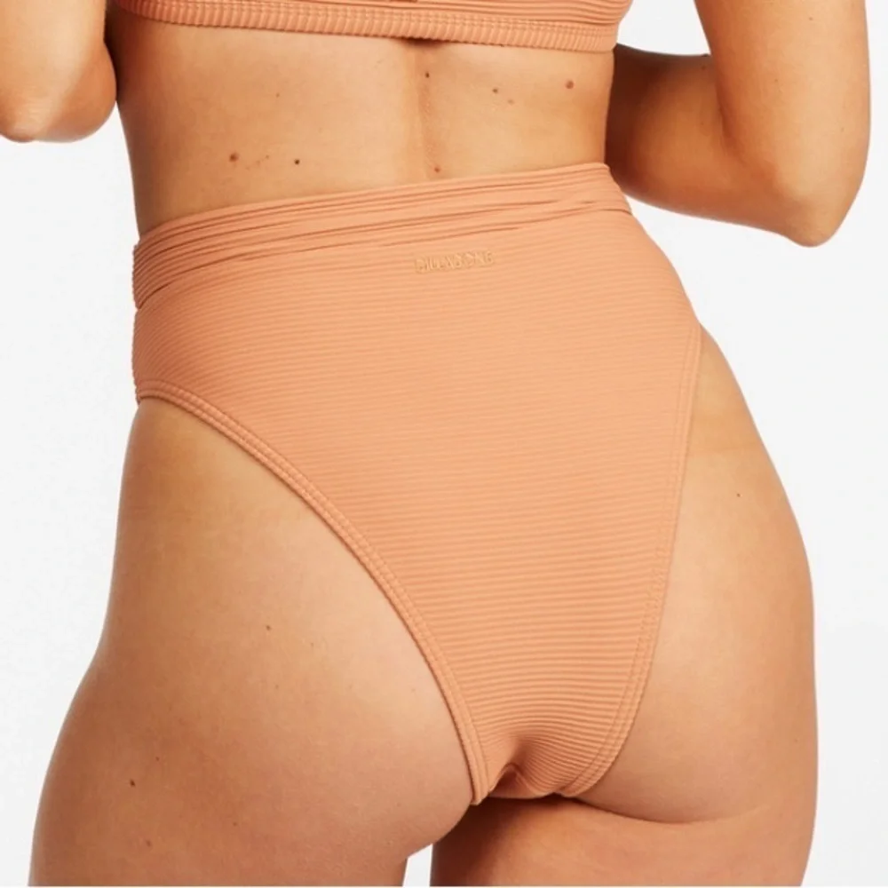 Billabong nwt tanlines